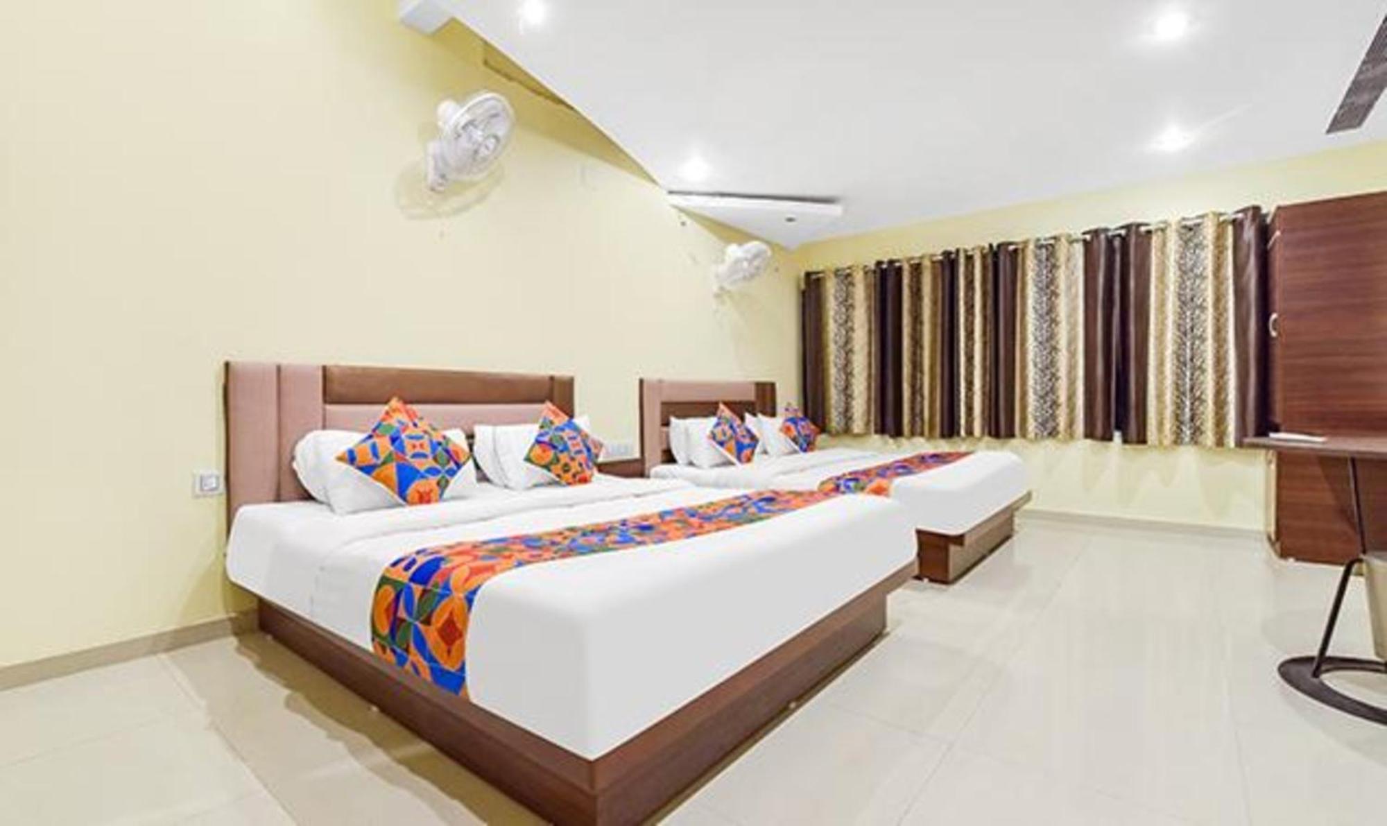 Fabexpress Poonam Palace Ahmedabad Exterior photo